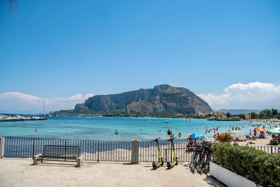 Mondello, piano da 300 mila euro per spiaggia e sicurezza