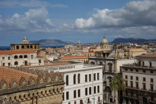 Palermo, crollo di un muro in via Nairobi: 22 punti luce fuori servizio
